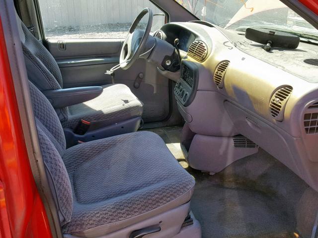 2B4FP253XWR610133 - 1998 DODGE CARAVAN RED photo 5