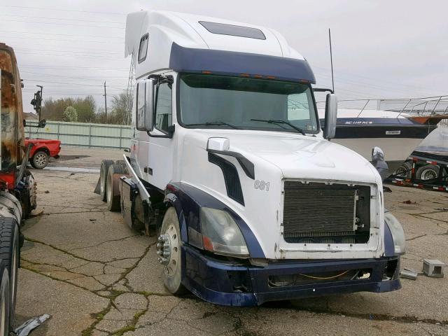 4V4NC9GH06N425828 - 2006 VOLVO VN VNL WHITE photo 1