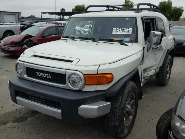 JTEZU4BF0DK013308 - 2013 TOYOTA FJ CRUISER WHITE photo 2