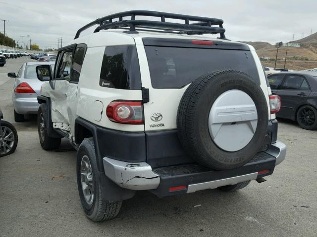 JTEZU4BF0DK013308 - 2013 TOYOTA FJ CRUISER WHITE photo 3