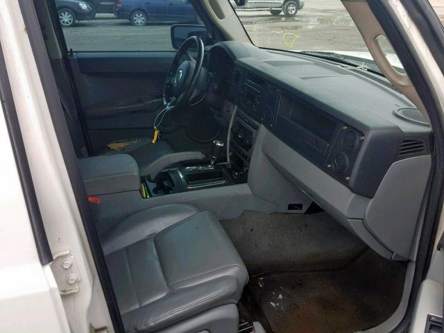 1J8HG48K86C303197 - 2006 JEEP COMMANDER WHITE photo 5