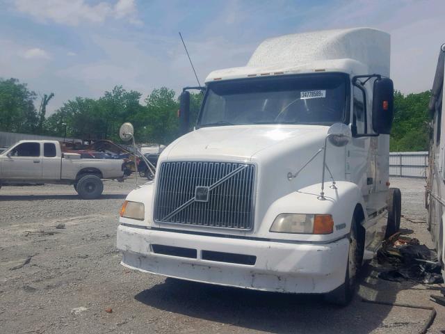 4VG7DECH3WN752098 - 1998 VOLVO VN WHITE photo 2