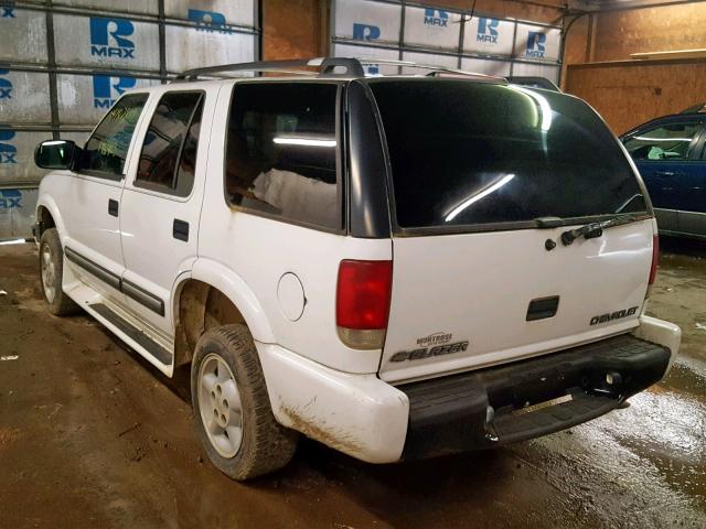 1GNDT13WXY2387873 - 2000 CHEVROLET BLAZER WHITE photo 3