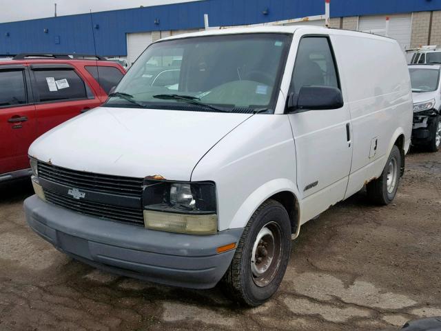 1GCDM19W31B149902 - 2001 CHEVROLET ASTRO WHITE photo 2