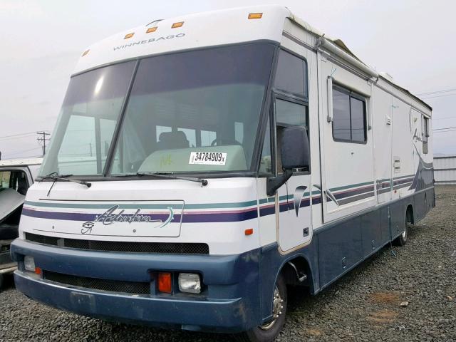 3FCMF53G7VJA13209 - 1997 WINNEBAGO MOTORHOME WHITE photo 2