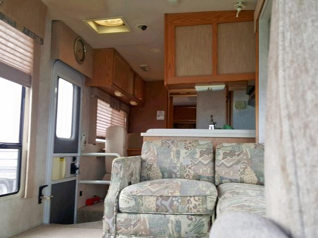 3FCMF53G7VJA13209 - 1997 WINNEBAGO MOTORHOME WHITE photo 6