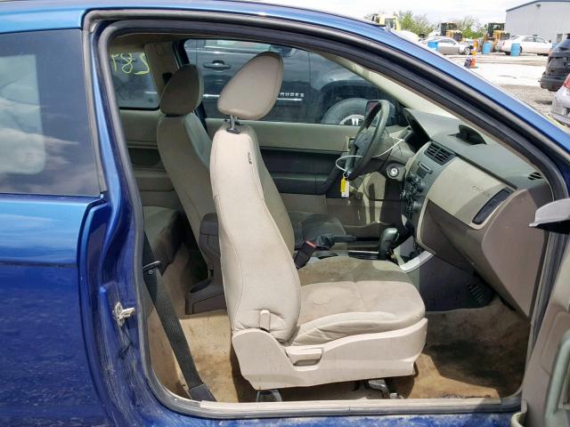 1FAHP32N38W239551 - 2008 FORD FOCUS S/SE BLUE photo 5