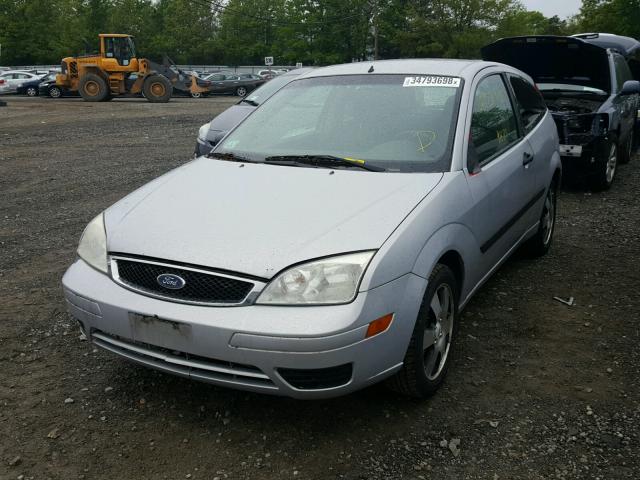 1FAFP31N97W252487 - 2007 FORD FOCUS ZX3 SILVER photo 2