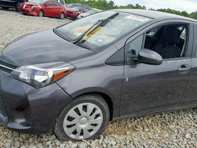 VNKKTUD39HA085686 - 2017 TOYOTA YARIS L GRAY photo 9