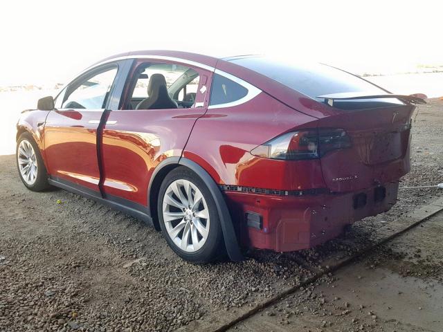 5YJXCDE29HF076577 - 2017 TESLA MODEL X RED photo 3