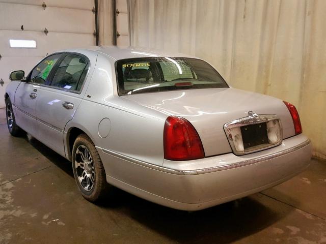 1LNHM83W81Y647668 - 2001 LINCOLN TOWN CAR C SILVER photo 3