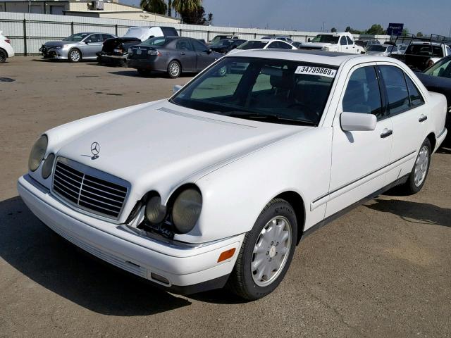 WDBJF25F2WA474822 - 1998 MERCEDES-BENZ E 300TD WHITE photo 2