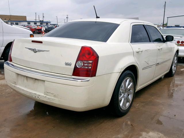 2C3LA33G18H137481 - 2008 CHRYSLER 300 LIMITE WHITE photo 4