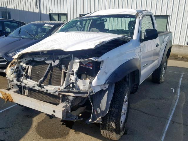 5TENX62N67Z462375 - 2007 TOYOTA TACOMA PRE WHITE photo 2