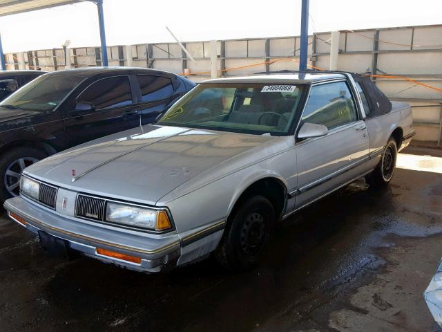 1G3HY14C6J1807141 - 1988 OLDSMOBILE DELTA 88 R GRAY photo 2