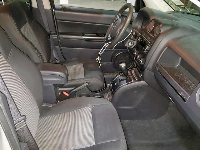 1C4NJCBB1CD606018 - 2012 JEEP COMPASS SP 银色 照片 5