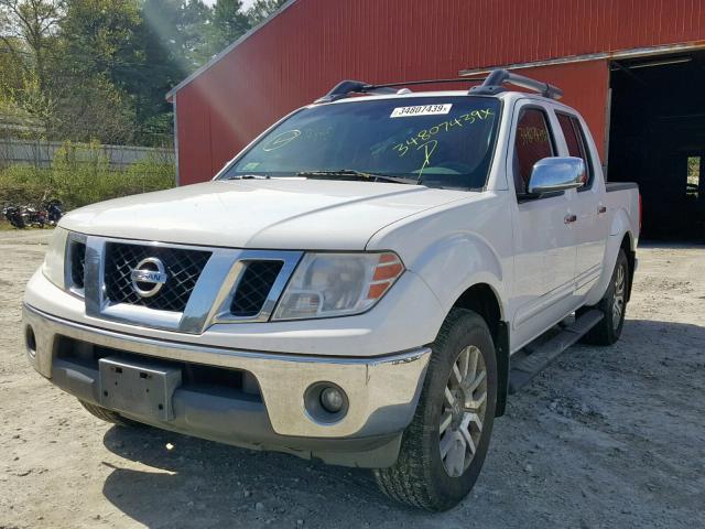 1N6AD0EV8AC410426 - 2010 NISSAN FRONTIER C WHITE photo 2