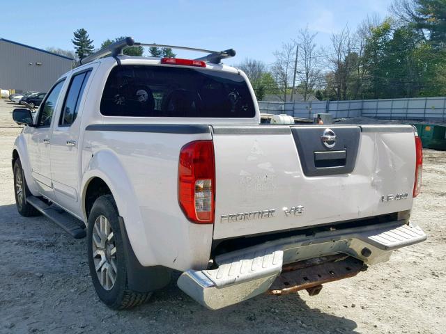 1N6AD0EV8AC410426 - 2010 NISSAN FRONTIER C WHITE photo 3