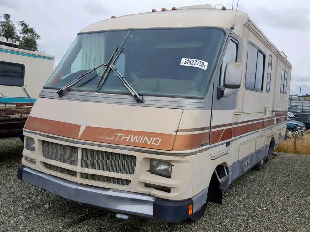 1GBJP37W5H3339735 - 1988 CHEVROLET P30 TAN photo 2