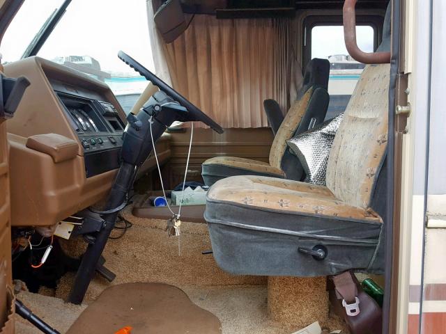 1GBJP37W5H3339735 - 1988 CHEVROLET P30 TAN photo 5