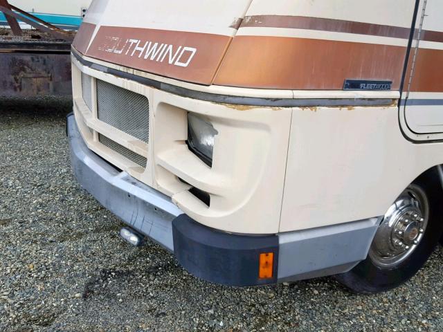 1GBJP37W5H3339735 - 1988 CHEVROLET P30 TAN photo 9