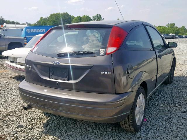 1FAFP31N96W226857 - 2006 FORD FOCUS ZX3 GRAY photo 4