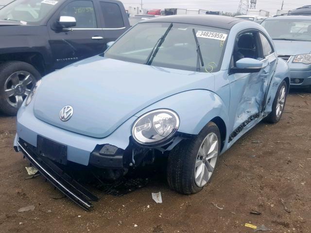 3VWJL7AT9DM617328 - 2013 VOLKSWAGEN BEETLE BLUE photo 2