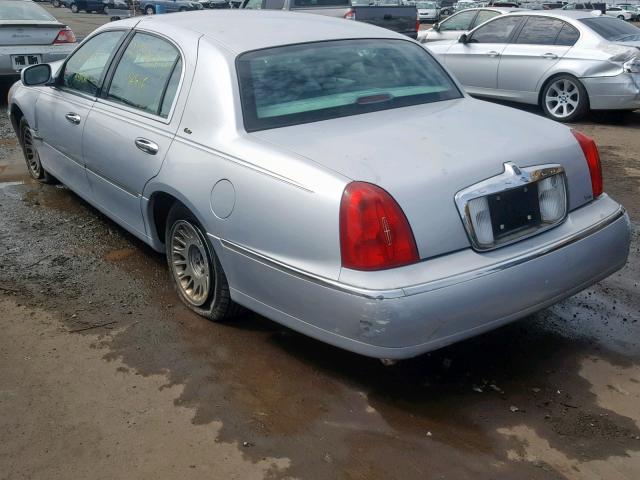 1LNHM83W2XY614870 - 1999 LINCOLN TOWN CAR C GRAY photo 3