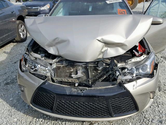 4T1BF1FK8HU294575 - 2017 TOYOTA CAMRY LE GOLD photo 7