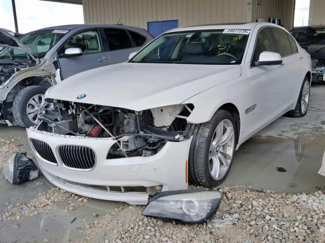 WBAKA4C57BC392297 - 2011 BMW 740 I WHITE photo 2