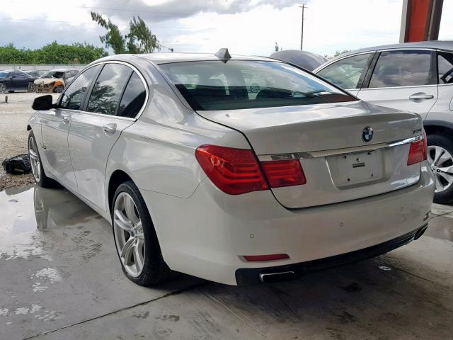 WBAKA4C57BC392297 - 2011 BMW 740 I WHITE photo 3