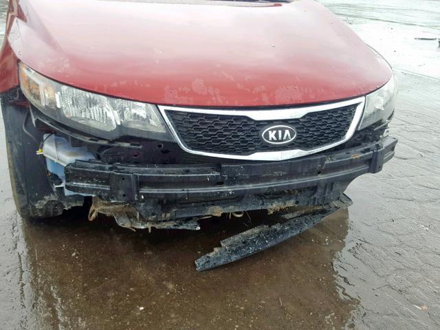 KNAFU4A22C5575209 - 2012 KIA FORTE EX MAROON photo 9