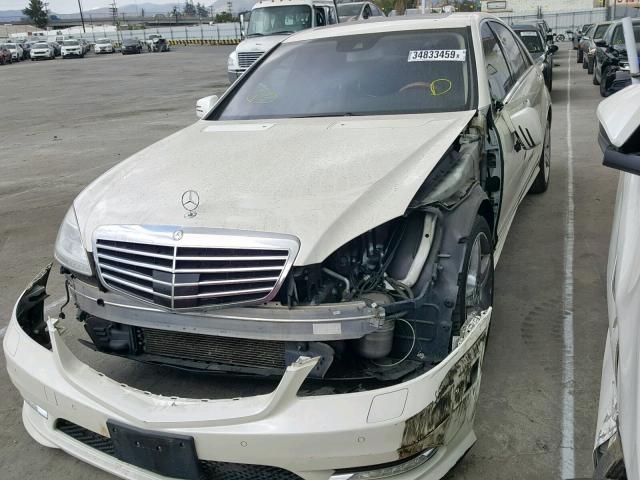 WDDNG7BB3BA408195 - 2011 MERCEDES-BENZ S 550 WHITE photo 2