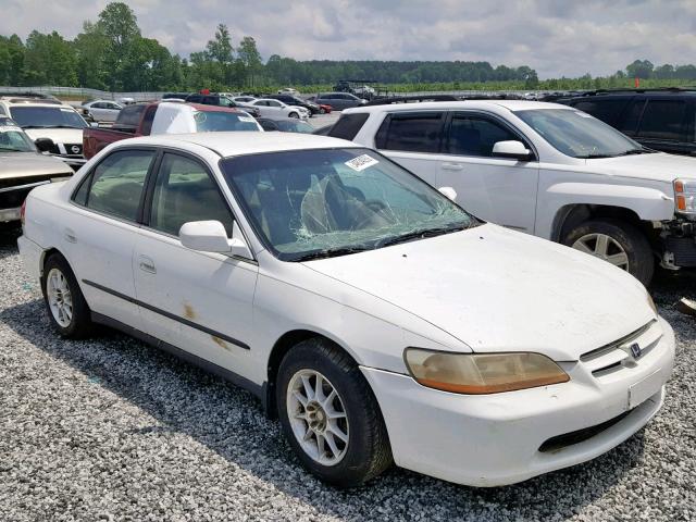 1HGCG1641YA095491 - 2000 HONDA ACCORD LX WHITE photo 1