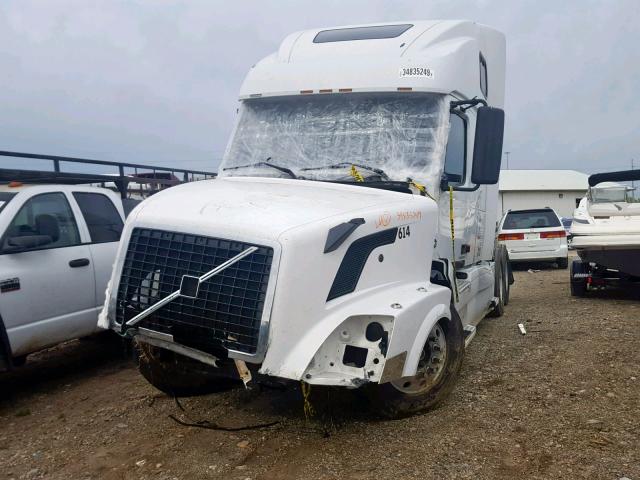 4V4NC9TH17N439356 - 2007 VOLVO VN VNL WHITE photo 2