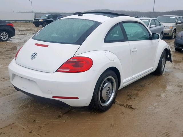 3VWJX7ATXCM628860 - 2012 VOLKSWAGEN BEETLE WHITE photo 4