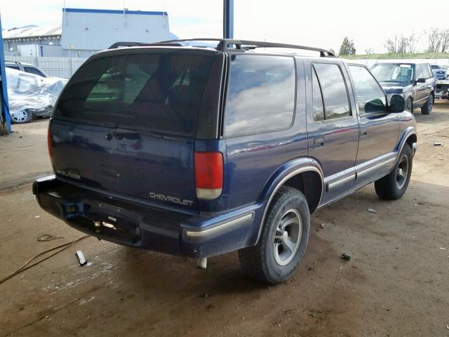 1GNCS13W4W2272522 - 1998 CHEVROLET BLAZER BLUE photo 4