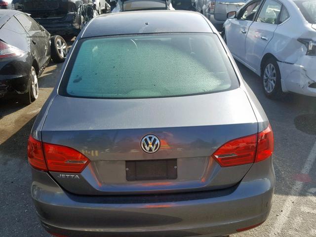 3VW2K7AJ8DM362189 - 2013 VOLKSWAGEN JETTA BASE GRAY photo 9