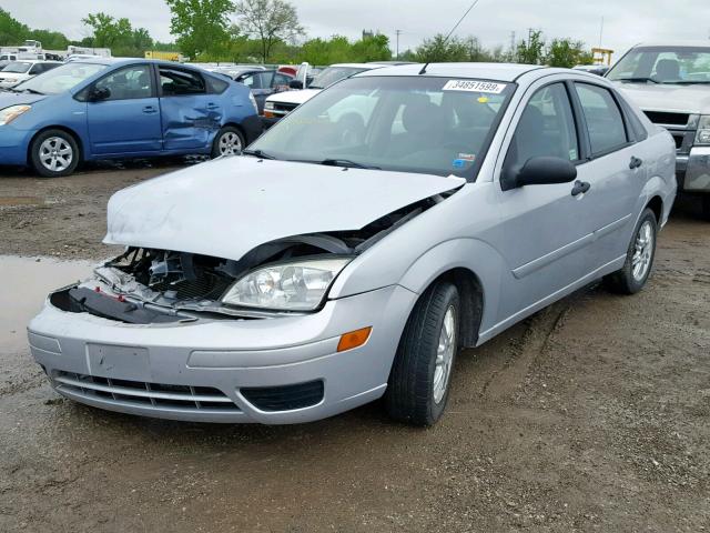 1FAFP34NX7W183112 - 2007 FORD FOCUS ZX4 SILVER photo 2