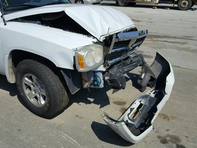 1D7HE48K56S688940 - 2006 DODGE DAKOTA QUA WHITE photo 9