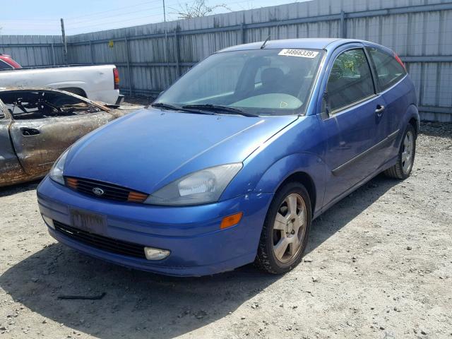 3FAHP31333R165835 - 2003 FORD FOCUS ZX3 BLUE photo 2