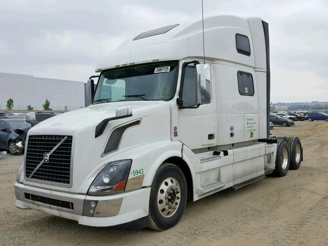 4V4NC9EH9EN170453 - 2014 VOLVO VN VNL WHITE photo 2