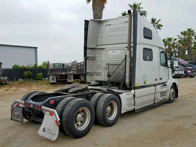 4V4NC9EH9EN170453 - 2014 VOLVO VN VNL WHITE photo 4