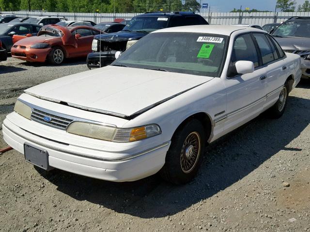 2FALP74W5RX133003 - 1994 FORD CROWN VICT WHITE photo 2