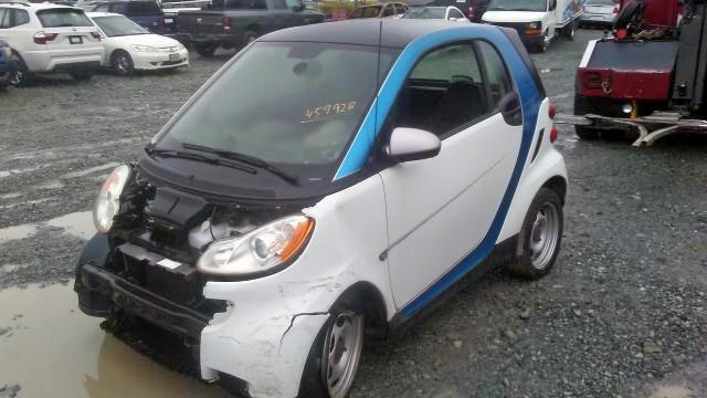 WMEEJ3BA1BK459928 - 2011 SMART FORTWO PUR TWO TONE photo 2