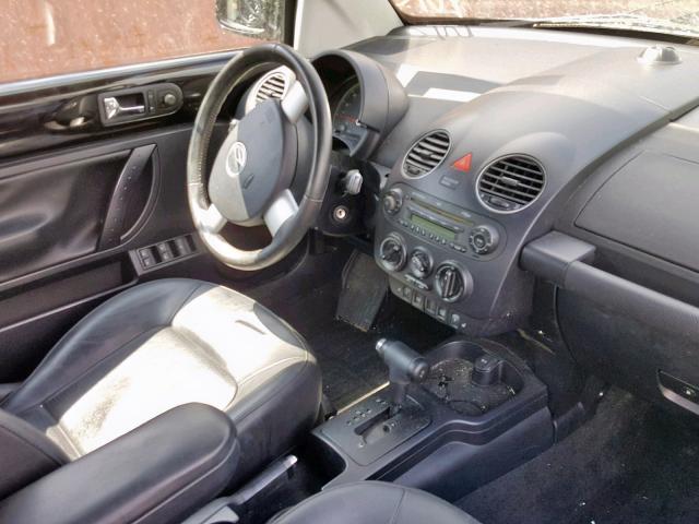 3VWRW3AL4AM003348 - 2010 VOLKSWAGEN NEW BEETLE 黑色 照片 9