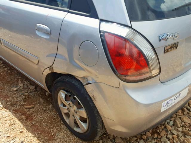 KNADH5A33A6648749 - 2010 KIA RIO LX SILVER photo 9