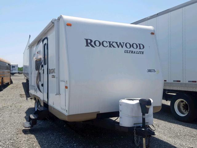 4X4TRLY29BD113042 - 2011 ROCK ULTRA LITE WHITE photo 1