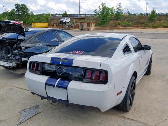 1ZVFT82H975213607 - 2007 FORD MUSTANG GT GRAY photo 4