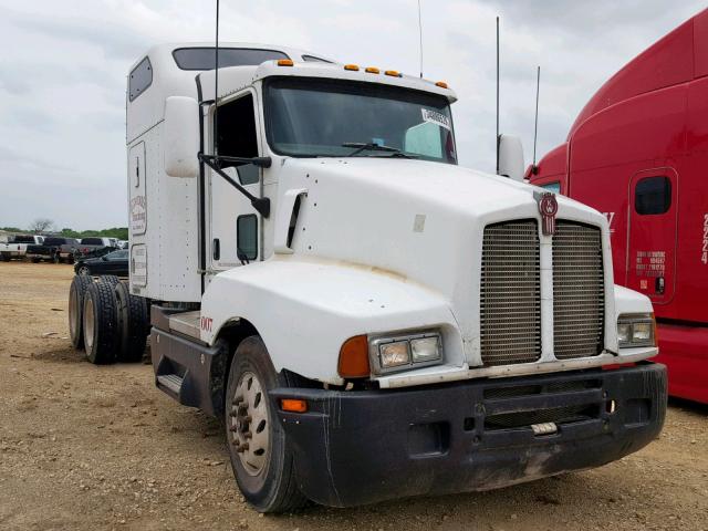 1XKADB9X75J079273 - 2005 KENWORTH CONSTRUCTI WHITE photo 1